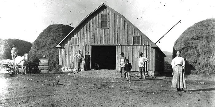 black and white picture of the Blackstock Barn